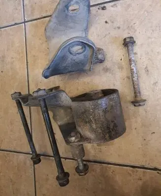 Volkswagen Golf II Engine mount bracket 191199279