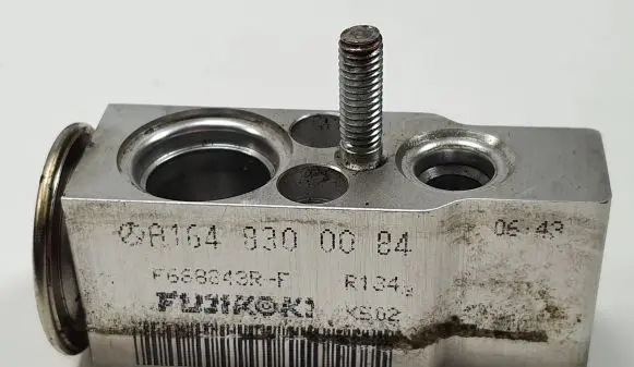 Mercedes-Benz R W251 Air conditioning (A/C) expansion valve A1648300084