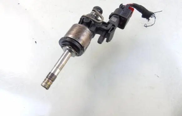 Audi A1 Fuel injector 0261500443