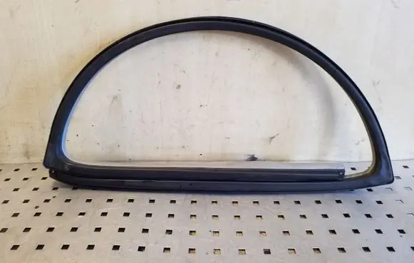 Mitsubishi Pajero Rear door rubber seal (on body) 