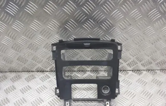 Nissan Primera Radio/GPS head unit trim 68413AV710