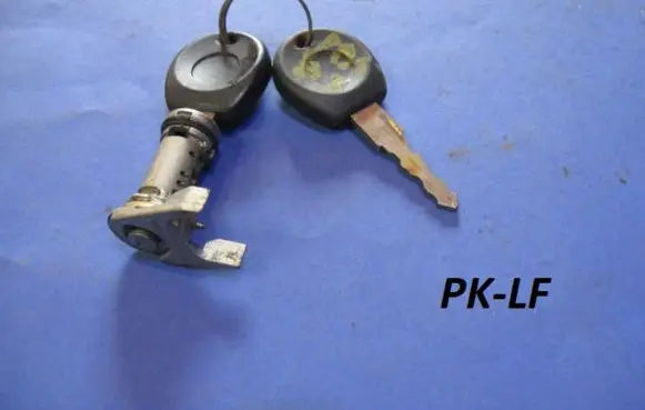 Volkswagen PASSAT B3 Front door lock (next to the handle) 1UO337167168