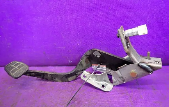 Mitsubishi Colt Brake pedal