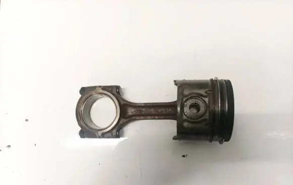 Nissan Primera Piston with connecting rod