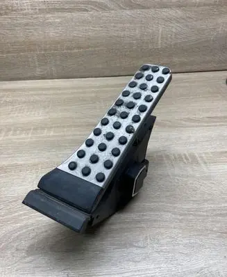 Mercedes-Benz C W204 Accelerator throttle pedal A2043000204 A2043000182