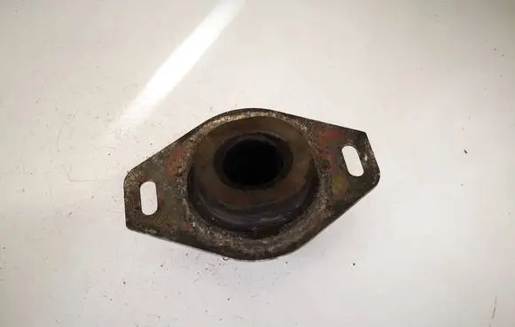 Peugeot 307 Engine mount bracket