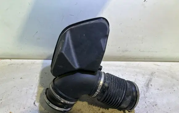 BMW 5 G60 G61 Intake resonator