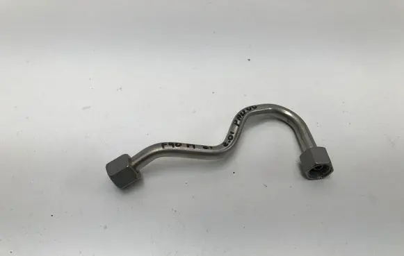 BMW 1 F40 Fuel line pipe 8665626