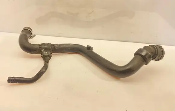 Audi A4 S4 B5 8D Engine coolant pipe/hose 4B0121101E