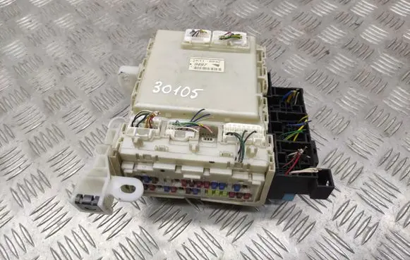 Toyota RAV 4 (XA30) Fuse module 5K110092 08025421