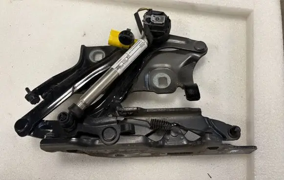 Audi RS5 Engine bonnet/hood hinges 8W6823301E
