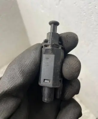 Volkswagen PASSAT B4 Brake pedal sensor switch 191945515