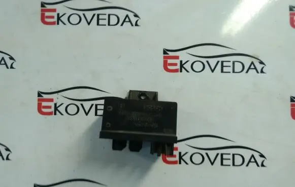 Mercedes-Benz C W203 Glow plug pre-heat relay 0281003018