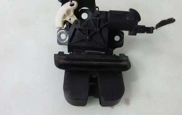 Audi A4 S4 B7 8E 8H Tailgate/trunk/boot lock/catch/latch 