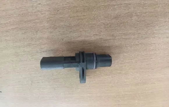 Volkswagen PASSAT B8 Camshaft position sensor 04L907601