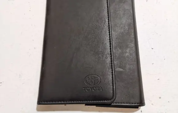 Toyota Avensis T270 Owners service history hand book PZ42000333NL