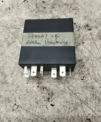 Volkswagen PASSAT B5.5 Window wiper relay C090703 5WK10430A