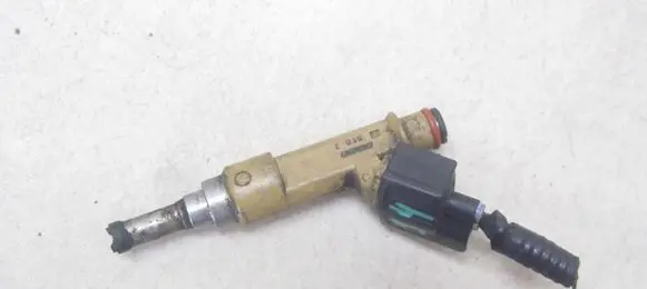 Toyota Prius (XW30) Fuel injector 23250-37010