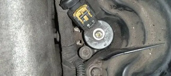 Opel Zafira B Fuel injector 0445110165