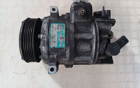 Volkswagen PASSAT B6 Air conditioning (A/C) compressor (pump) 1K0820803G