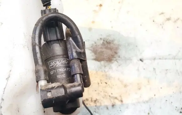 Volvo V50 Windscreen/windshield washer pump 1s7117k624fb