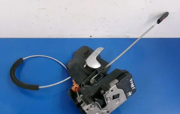 Opel Meriva A Front door lock