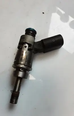 Audi A8 S8 D3 4E Fuel injector 06E906036C 06E036C