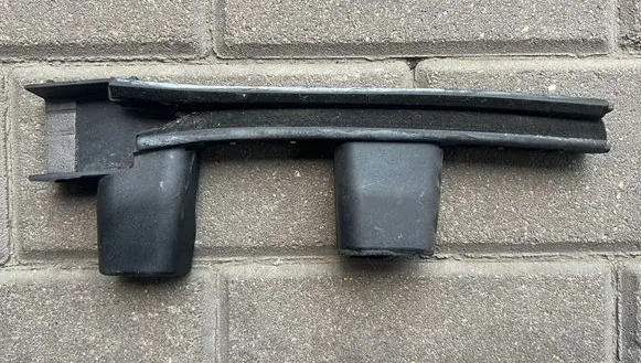 Opel Astra K Front door window/glass frame 13463466