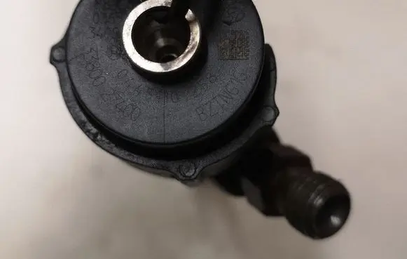 Hyundai Tucson JM Fuel injector 0445110258