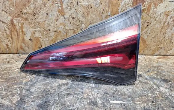 Toyota RAV 4 (XA40) Rear/tail lights 81580-52030