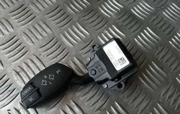 BMW 5 E60 E61 Indicator stalk 6951349