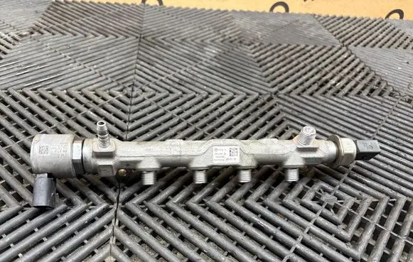 Volkswagen PASSAT B8 Fuel main line pipe 04L089G 1043092 04L130764C