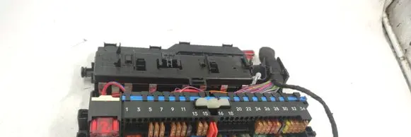 BMW 3 E46 Fuse module 8364540