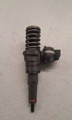 Volkswagen PASSAT B5.5 Fuel injector 038130073AR