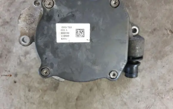 Seat Ibiza IV (6J,6P) Vacuum pump 03L100D