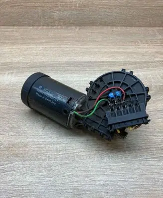 Mercedes-Benz E W210 Wiper motor 0390241420