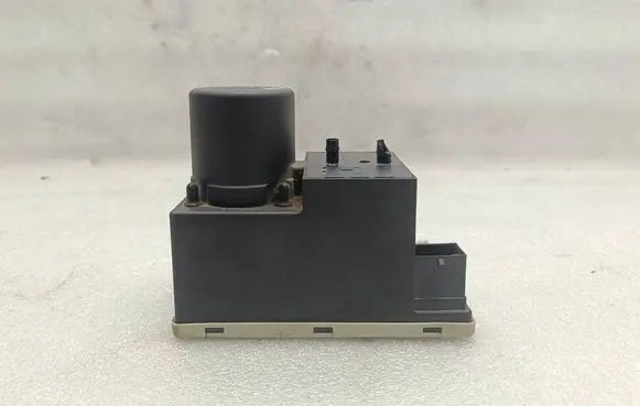 Audi A3 S3 8L Central locking vacuum pump 8L0862257A