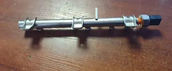 BMW 3 E90 E91 Fuel main line pipe 7562474 7537319