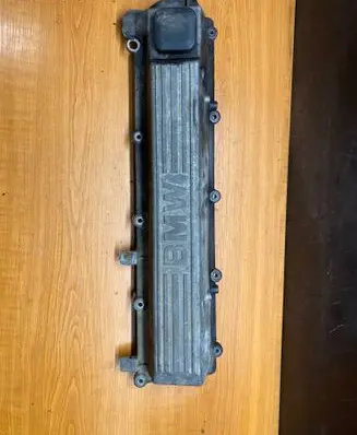 BMW 5 E39 Rocker cam cover 