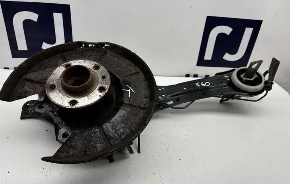 Volvo S60 Rear wheel hub 6G915A969