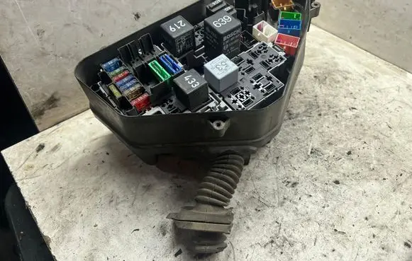 Volkswagen Touareg I Fuse module 7L0937559