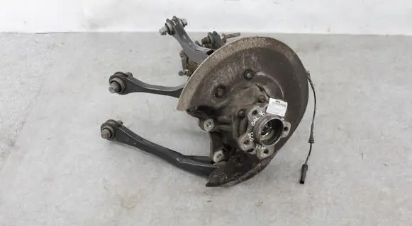 BMW 3 G20 G21 Rear wheel hub spindle/knuckle 6898479 33306898479 6879659