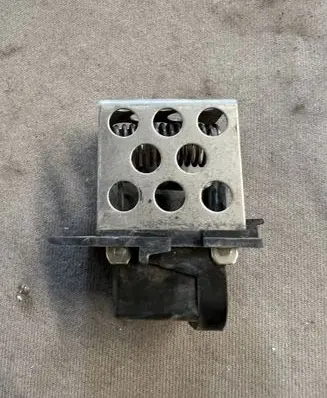 Renault Modus Coolant fan relay 8200045082