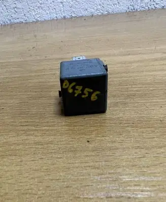 Mercedes-Benz E W211 Other relay A0025422619 D6756