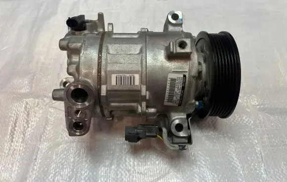 Jeep Compass Air conditioning (A/C) compressor (pump) P68245076AA