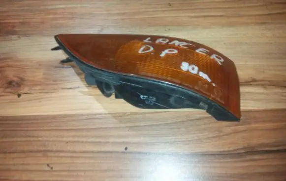 Mitsubishi Lancer Front indicator light 0455702r 045-5702r