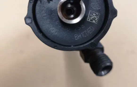 KIA Carens II Fuel injector 0445110258