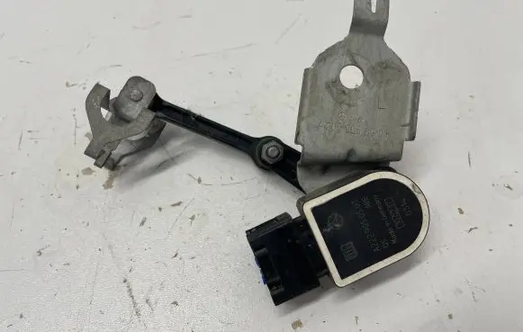 Mercedes-Benz C W205 Air suspension front height level sensor A2229050503