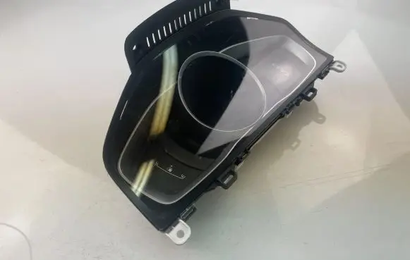 Volvo V70 Speedometer (instrument cluster) 31473468