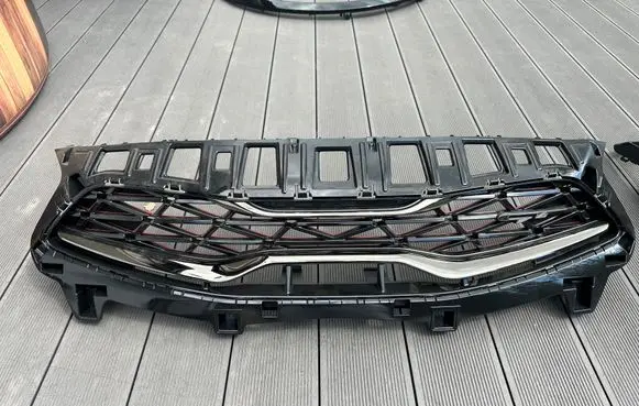 KIA Ceed Front bumper upper radiator grill 86350J7LA0 20210910 202109100311